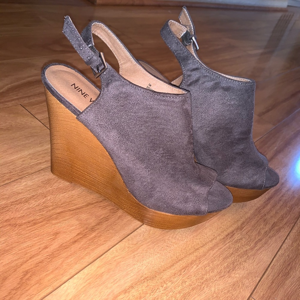 *NEVER WORN OUT OF HOUSE charcoal nine west wedge